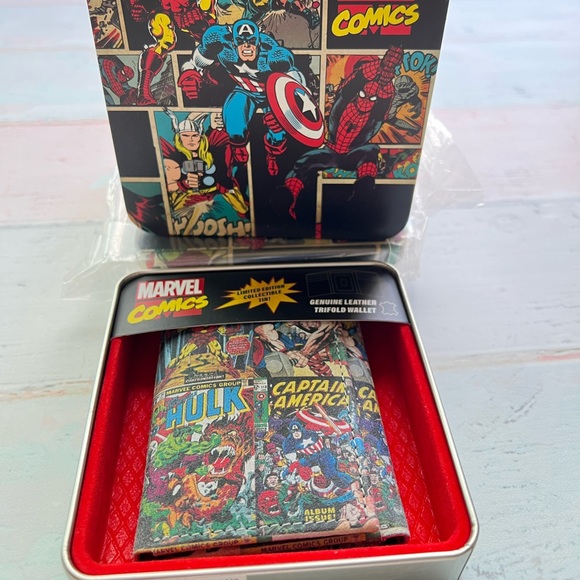 Marvel Multi Hero Patterned Wallet. New in box - Picture 2 of 7